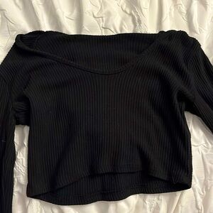 Black longsleeve crop top